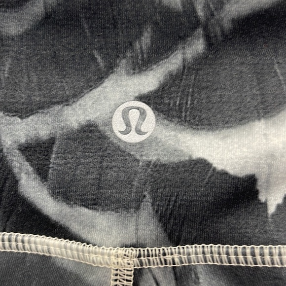 Lululemon 3/4 leggings Size 4 - Picture 11 of 14